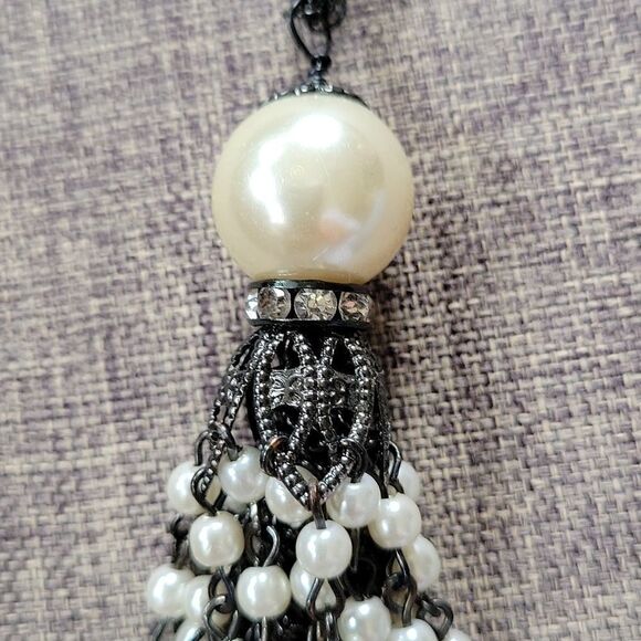 Pearl Tassel Necklace On Black Chain - Picture 4 of 5